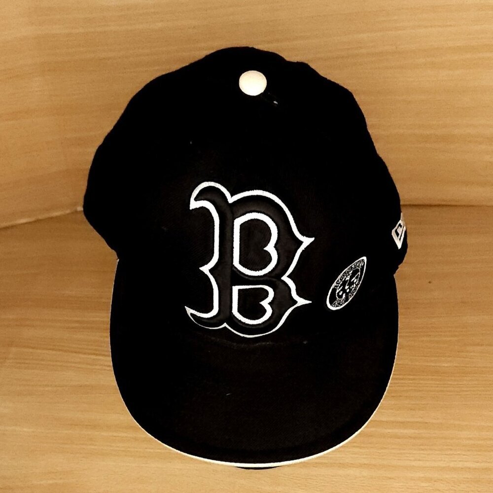 New Era Vintage Boston Red Sox Black White Embroidered Fitted 7 5/8 Hat